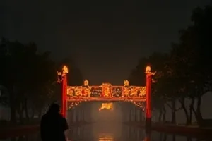 潮汐图书馆 海边书架与浪花封面
